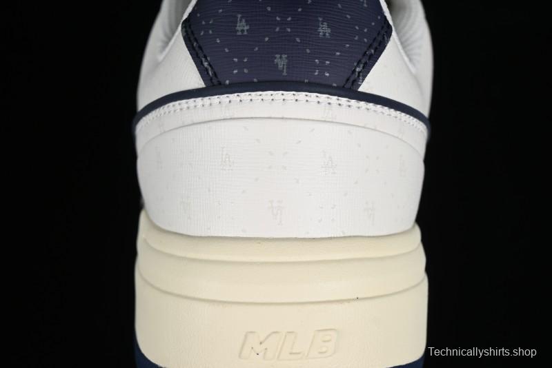 MLB Chunky Liner Basic New York Yankees Thick Sole Casual Sneakers with 6cm Height Increase - 3ASXCBO3N07NYD