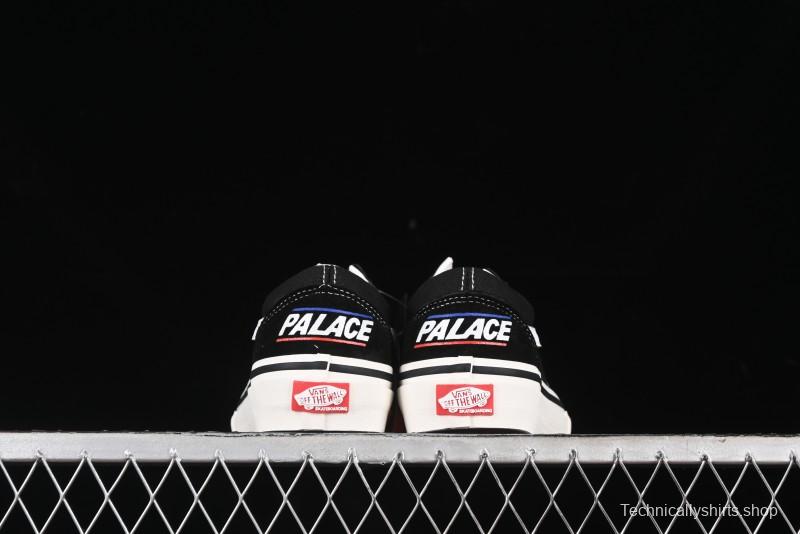 Vans Old Skool Low-Top Retro Skate Shoes in Black & White - VN0A5KRXBA2