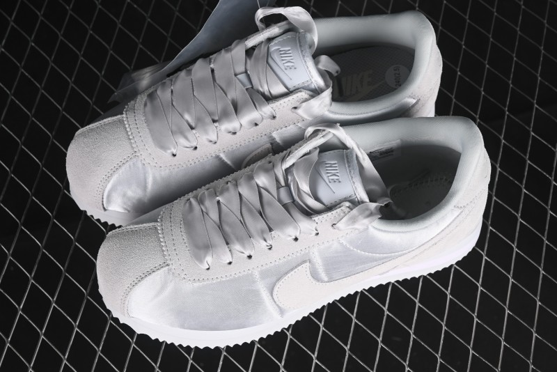 Nike Classic Cortez Leather Retro Running Shoes - FV5420-001