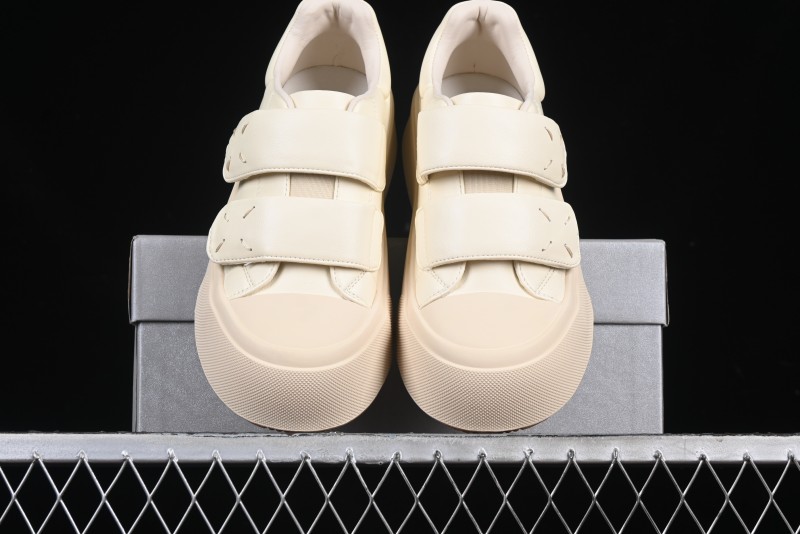 GG-CC Star Same Style Platform Sneakers with Hook and Loop Closure - G23Y6906