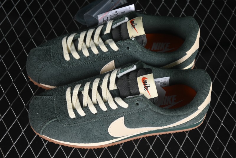 Nike Classic Cortez Leather Retro Running Shoes - FJ2530-301