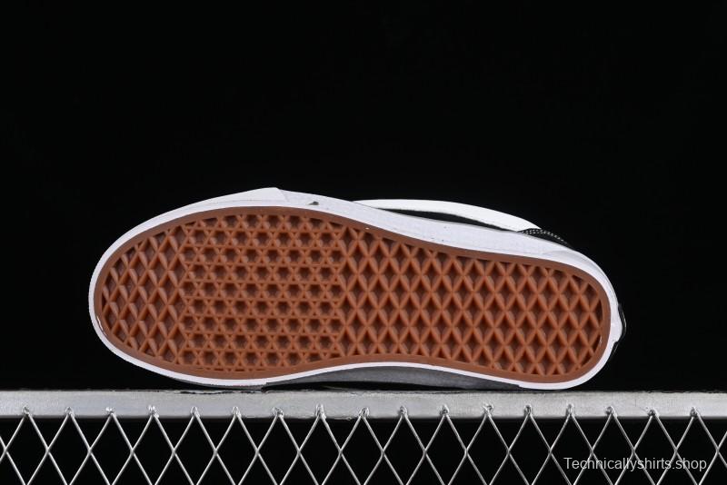 Vans Classics Knu Skool Retro Sneakers in Black & White - VN0AUAK375