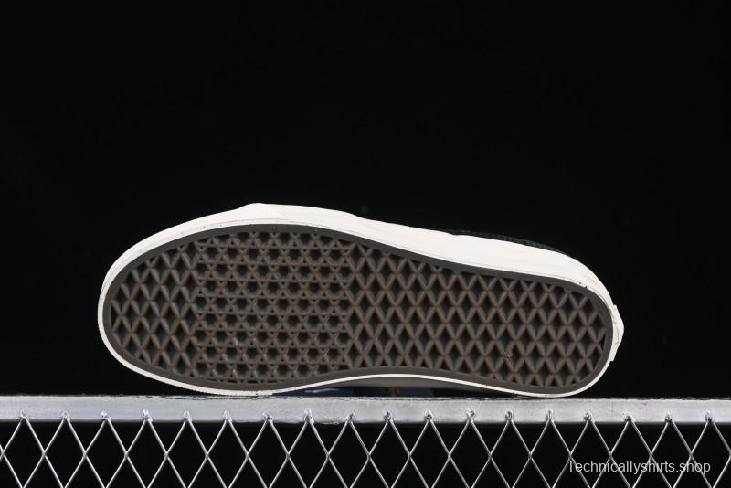 Vans Premium Sk8-Mid Retro Casual Mid-Top Skate Shoes with Checkerboard Design - VN000CQQBLK