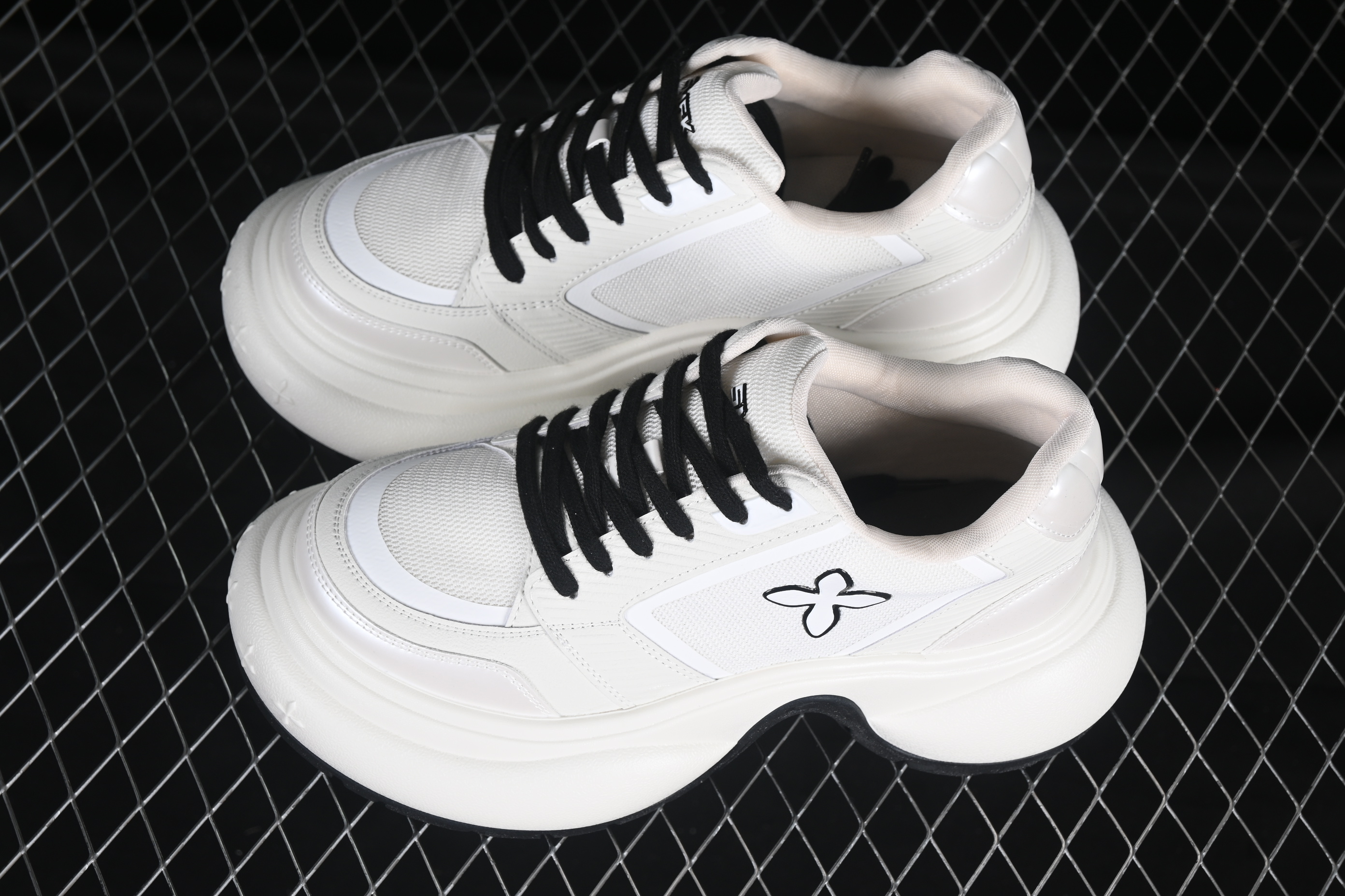 SMFK FUTURE RIPPLE Low-Top Fashion Sports Lifestyle Casual Shoes in White - AJD4