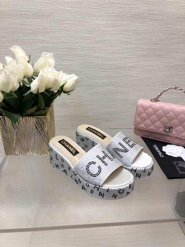 2025 Slippers Chanel White Silk Platform Crystal LY00320