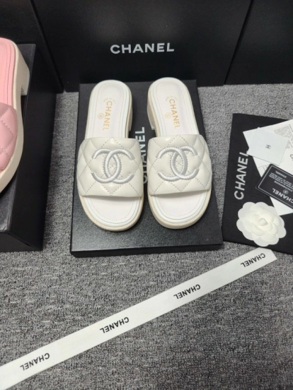 2025 Women Chanel White Leather Slippers