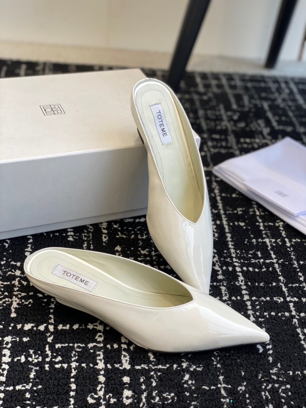 2025 Women Toteme White Patent Leather Mule Shoes