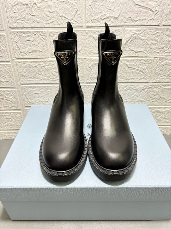 2024 Women Prada Black Leather Chelsea Boot MJ00380