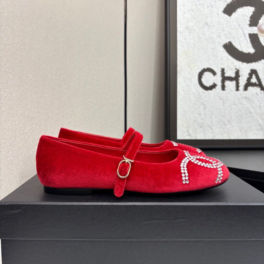 2025 Women Chanel Red Velvet Ballet Flats KFY00280