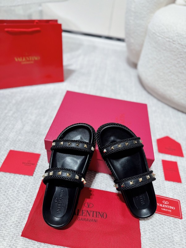 2025 Women Valentino Black Leather Slippers Studded LY00250