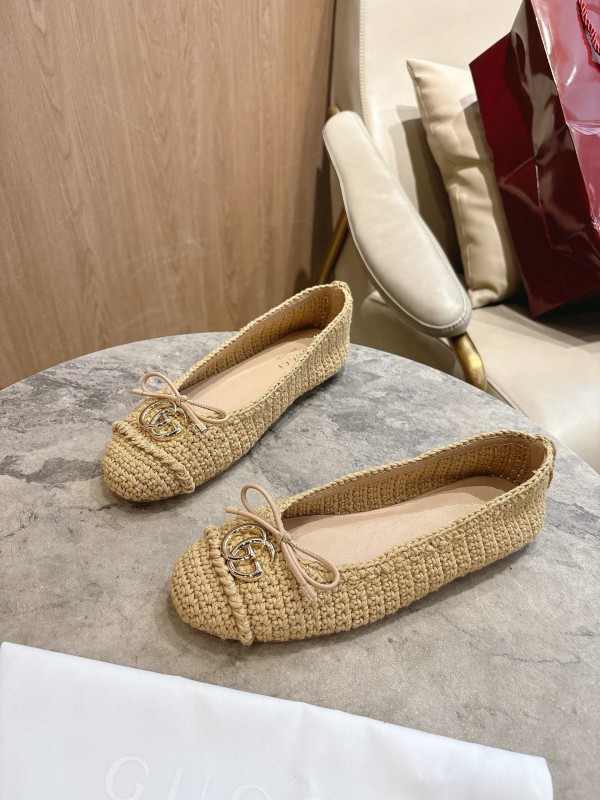 Gucci Ballet Flats with Leather Sole and Bow Detail - LY00320