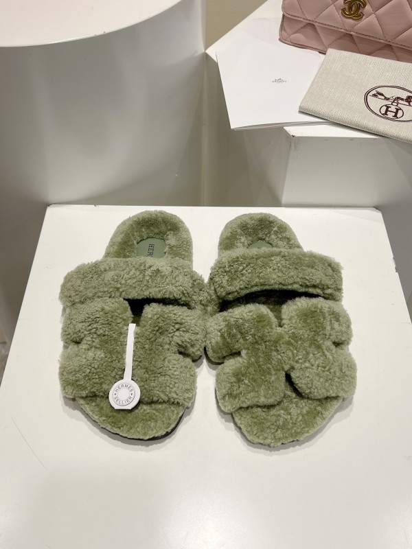 H Love Erjiu Full Wool Slippers with Slightly Curled Fur - LY00270