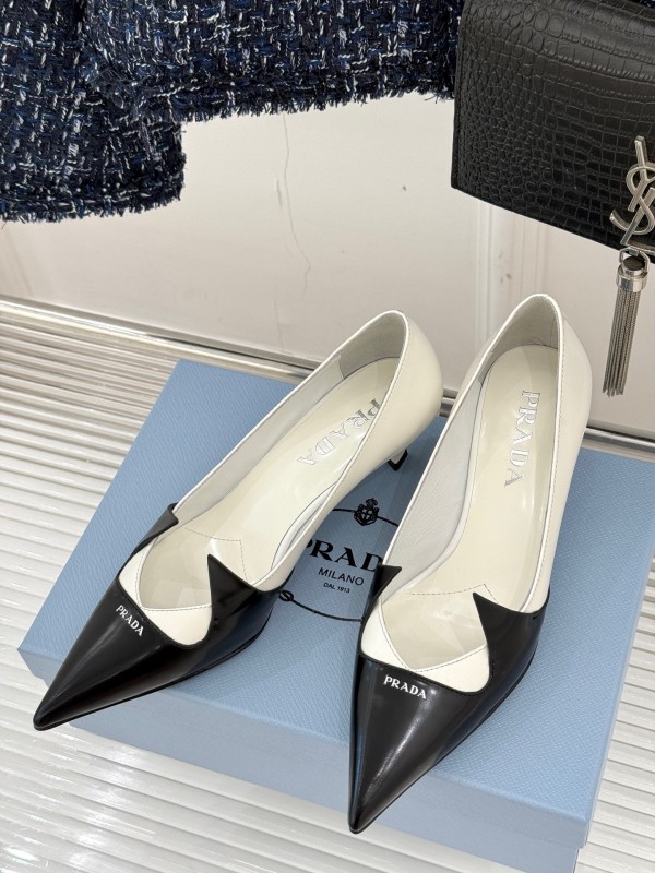 PRADA 2025/SS Catwalk Pointed Toe Kitten Heel Single Shoes - KFY00310