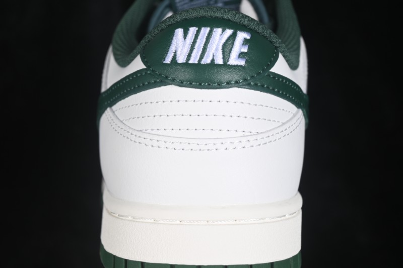 Nike SB Dunk Low Casual Skateboarding Shoes in White and Green - HF5441-115