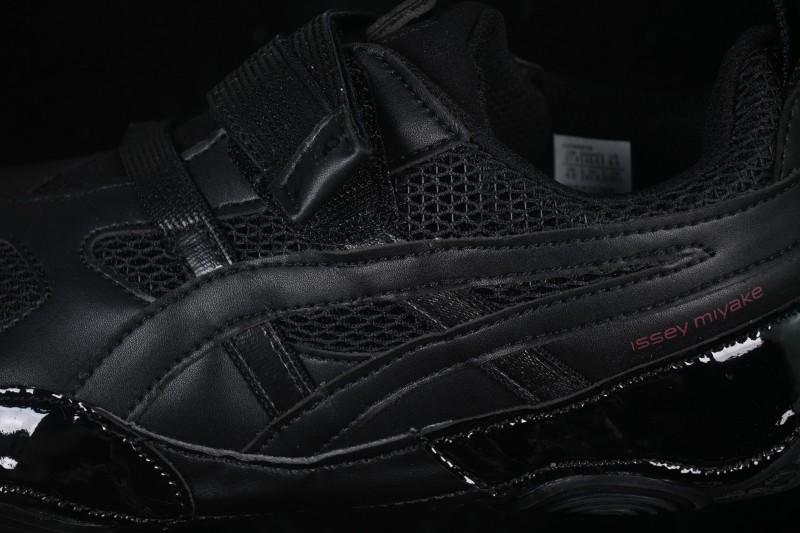 Issey Miyake x Asics Hyper Taping Retro Running Shoes with Breathable Lightweight Sole - 1203A819-001