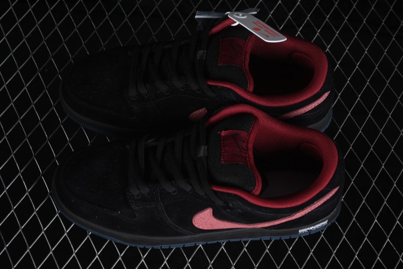 Nike SB Dunk Low Skateboarding Shoes with Cushioned Collar - HQ1625-600