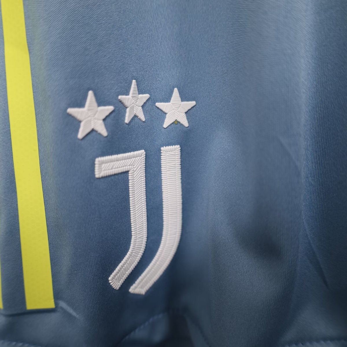 Player Version 25/26 Juventus Away Shorts
