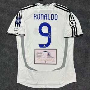 RONALDO R9 REAL MADRID RETRO SIGNATURE + COA